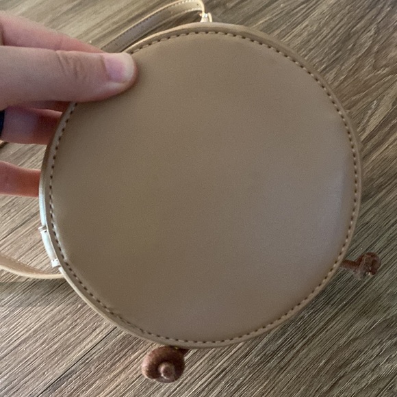 NWOT MELIE BIANCO VEGAN LEATHER BAG - JODY
Woven bucket crossbody - Picture 6 of 10